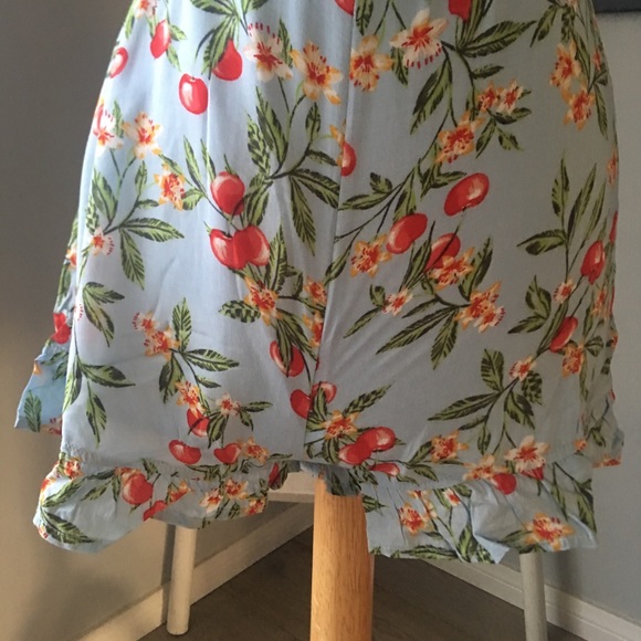 Cherry print sleeveless romper - Picture 5 of 6